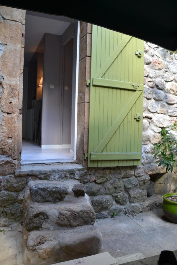 Bed and Breakfast Maison Sous Le Pont Meyras Exterior foto