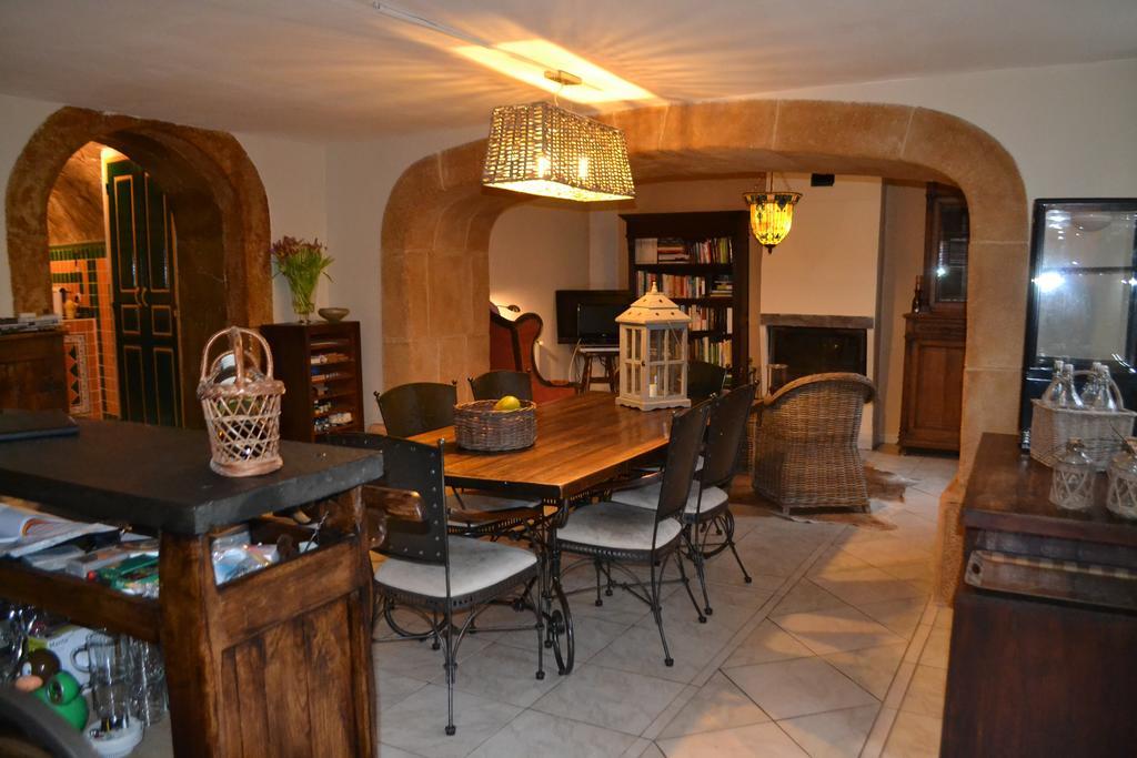 Bed and Breakfast Maison Sous Le Pont Meyras Exterior foto