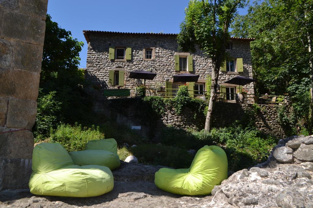 Bed and Breakfast Maison Sous Le Pont Meyras Exterior foto