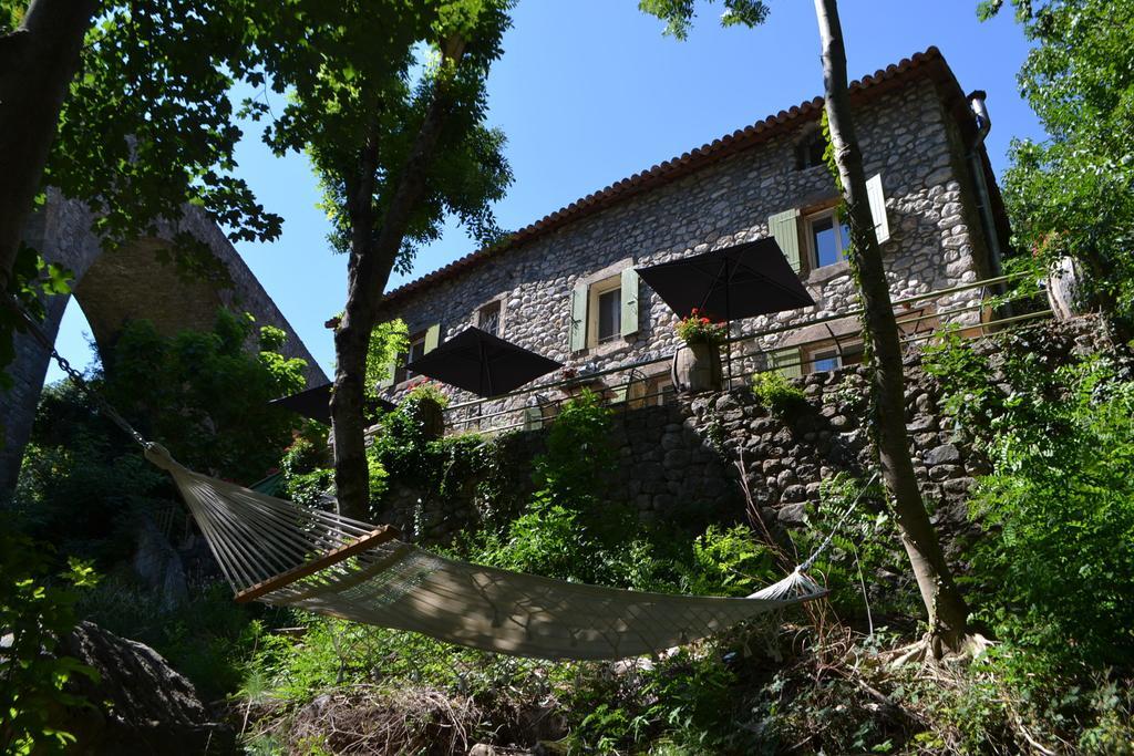 Bed and Breakfast Maison Sous Le Pont Meyras Exterior foto