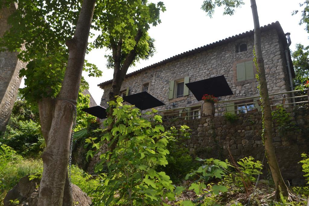 Bed and Breakfast Maison Sous Le Pont Meyras Exterior foto