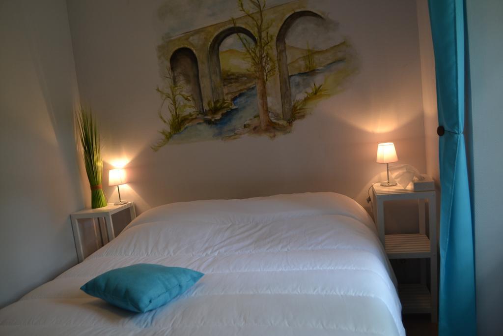 Bed and Breakfast Maison Sous Le Pont Meyras Zimmer foto