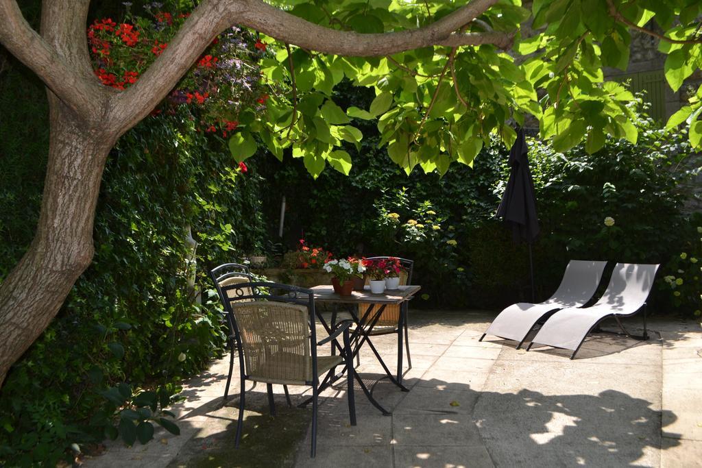 Bed and Breakfast Maison Sous Le Pont Meyras Exterior foto