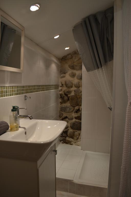 Bed and Breakfast Maison Sous Le Pont Meyras Exterior foto