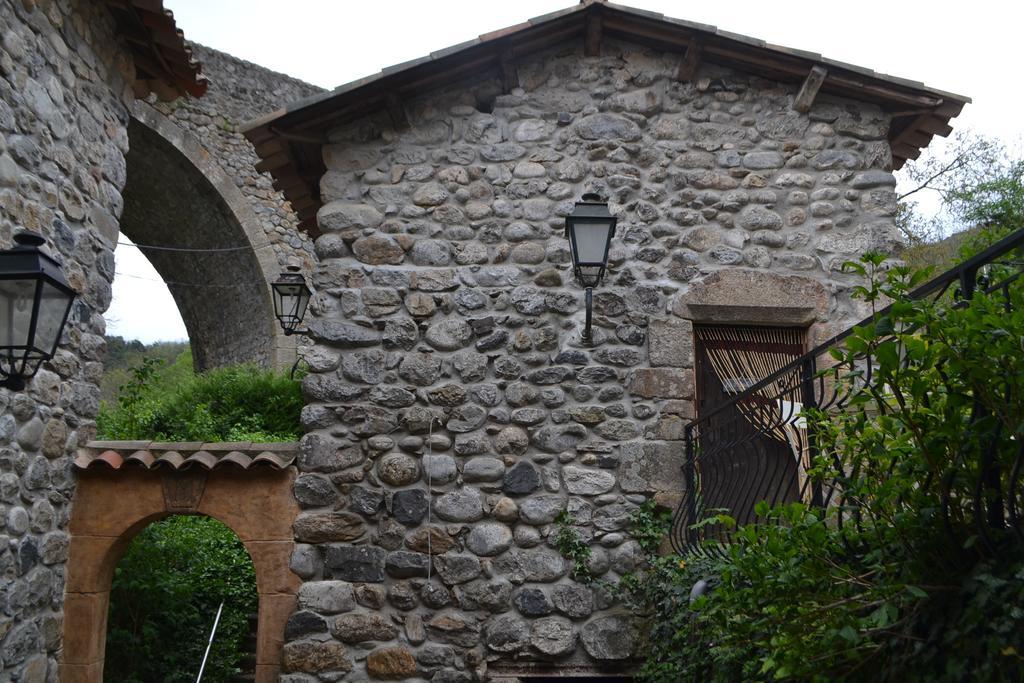 Bed and Breakfast Maison Sous Le Pont Meyras Exterior foto