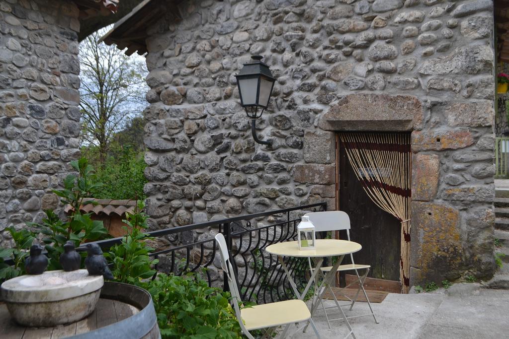 Maison Sous Le Pont Meyras Exterior foto